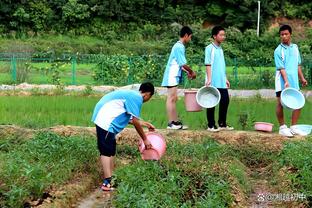 雄鹿官方：球队正式签下前锋加里纳利 后者将身穿12号球衣